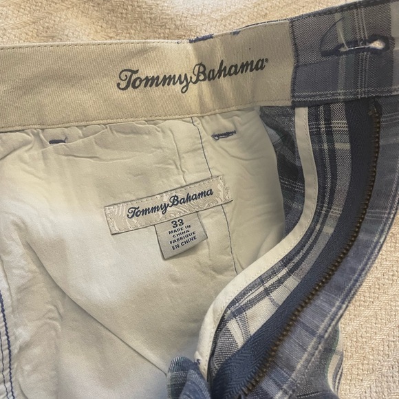 Tommy Bahama men’s shorts. Waist size 33” Multi Colored Pattern. - Picture 5 of 9